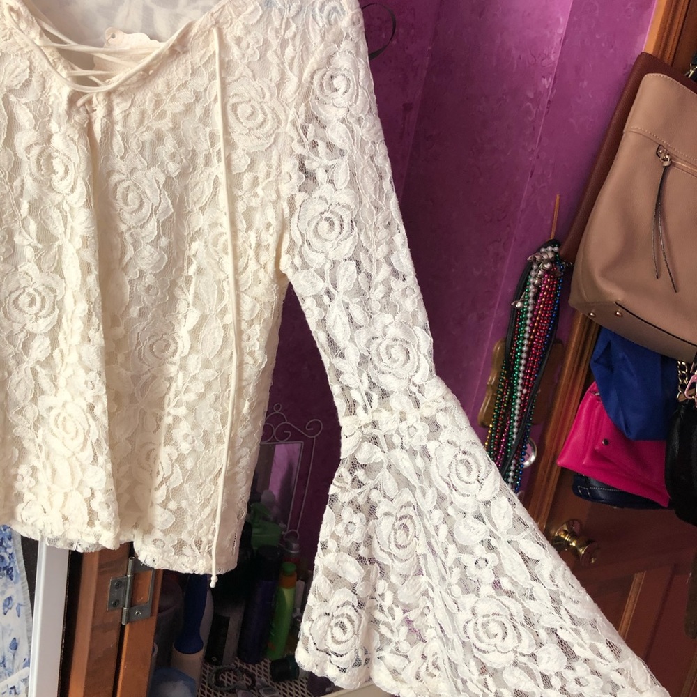 White long sleeve lace shirt